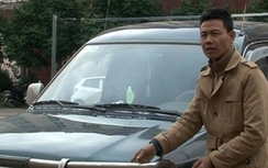 Khởi tố lái xe hất cảnh sát lên nắp capo, chạy 30km