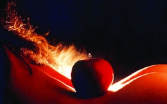 Hàng trăm "chân dài" trong ảnh nude của Thái Phiên