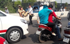 CSGT bị tông gãy chân đang khá nguy kịch