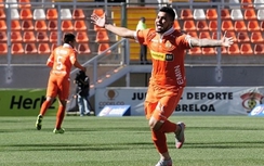 Xử nghiêm vụ 6 cầu thủ phóng uế vào xế hộp