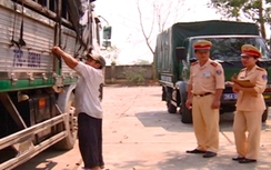 CSGT bắt giữ 8 tấn mỡ bẩn
