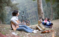 Lê Cát Trọng Lý: Xin ăn, xin ở làm tour Khù khờ