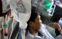 Nguy hiểm cứ sốt, mệt là truyền dịch