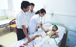 Xót xa gia cảnh bé 11 tuổi bị TNGT nguy kịch