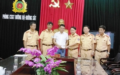 CSGT Thanh Hóa trả hơn 21 triệu đồng cho người đánh rơi