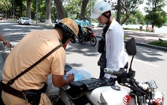 Hà Nội: Xử lý gần 50 người vi phạm ATGT vì chơi Pokemon