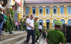 Phạm Công Danh khóc nức nở khi tự bào chữa