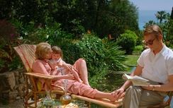 Chuyện nghề đạo diễn từng vừa làm phim vừa… hầu tòa