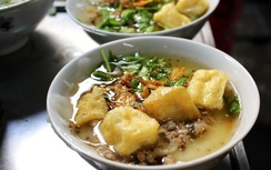 Quán bánh đúc thời bao cấp hút khách Hà thành