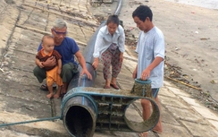 Ống nhựa “lạ” nghi ống xả thải được hỏi mua 100 triệu đồng