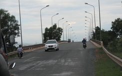 Long An: Đèn chiếu sáng cầu Tuyên Nhơn không đảm bảo ATGT