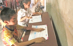 Hai trẻ mồ côi học giỏi nương tựa ông bà già yếu