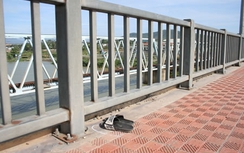 Hà Nội: CSGT giải cứu thiếu nữ 9X nhảy cầu Long Biên