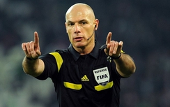 Cựu trọng tài người Anh bỏ vợ chạy theo tình mới