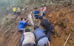 Thanh niên Yên Bái làm đường, đảm bảo ATGT