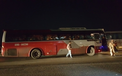 Nghẹt thở truy bắt xe khách 47 chỗ nhồi hơn 80 khách