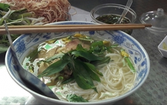 Ăn bún cá Châu Đốc ở Sài thành, nhớ miền Tây mùa nước nổi