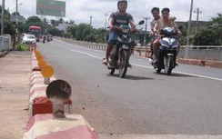 Điều tra, xử lý hành vi phá hoại “mắt phản quang” trên cầu Sêrêpốk