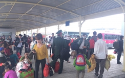 Sau nghỉ Tết, Hà Nội đón "biển người" trở lại