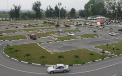 Bộ trưởng Thăng: Cần nghiên cứu cấp bằng lái xe số tự động