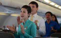 Phi hành đoàn Vietnam Airlines hát tặng hành khách nhân ngày 26/3