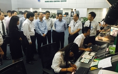 Bộ trưởng Trương Quang Nghĩa thăm Trung tâm Kiểm soát không lưu