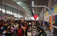 Sau Tết, cảng hàng không Thọ Xuân vẫn đông nghẹt khách