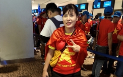 "Vác" bụng bầu đi Indonesia, công ty cho nghỉ làm cổ vũ bóng đá