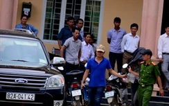 Bàn giao 3 nghi phạm dùng súng bắn người cho công an Kon Tum