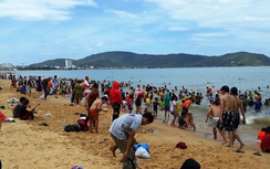 Rủ nhau đi tắm biển, hai thanh niên bị nước cuốn trôi tử vong