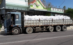 Bị kiểm tra tải trọng, tài xế khoá xe, bỏ trốn khỏi hiện trường