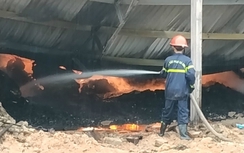 Hơn 14 giờ vật lộn, khống chế đám cháy xưởng sản xuất viên nén