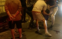 Tự ngã ra đường, một người đàn ông nguy kịch