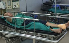 Vụ phụ xe khách bị cắt gân chân: Chờ giám định để khởi tố