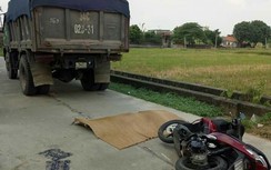 Người phụ nữ chết thảm sau va chạm với xe tải