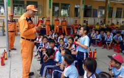 Đồng Tháp: Hơn 200 giáo viên và học sinh học cách chống đuối nước