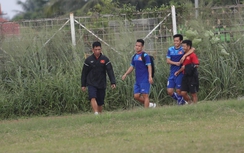 ĐTVN tập trên sân như mặt ruộng trước bán kết AFF Cup 2016
