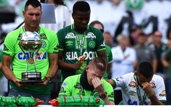 Chapecoense chơi trận đầu tiên sau thảm kịch rơi máy bay