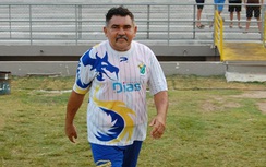 Cầu thủ 68 tuổi bị ép giải nghệ vì quá già