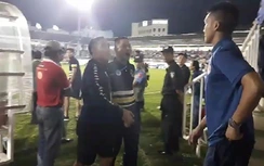 HAGL có thể bị phạt nặng vì CĐV tiếp cận HLV Hà Nội FC