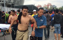 CĐV Malaysia cắm trại xuyên đêm, ngất xỉu khi mua vé chung kết