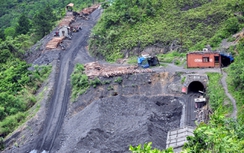 Khẩn trương giải cứu 2 công nhân vụ sập lò than Đông Vàng Danh