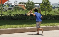 Những kiểu tránh nắng...bá đạo