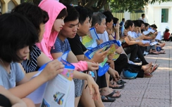 Vạ vật ngóng con thi đại học "kiểu mới" ở ĐH Quốc Gia