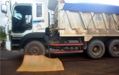 Bị xe ben tông, 3 anh em ruột thương vong