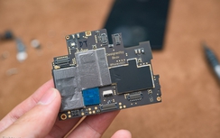 Clip: "Mổ bụng" Bphone bản thương mại của BKAV