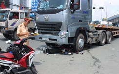 Một phụ nữ kêu thảm dưới gầm xe đầu kéo