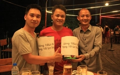 Hà Nội: Quán trong xe buýt, uống 1 lít bia, tặng 1 lít xăng