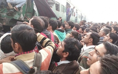 Hình ảnh thảm khốc đâm tàu hỏa hơn 100 người thương vong