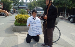 Lý do nam thanh niên quỳ trước cổng VTV... xin việc